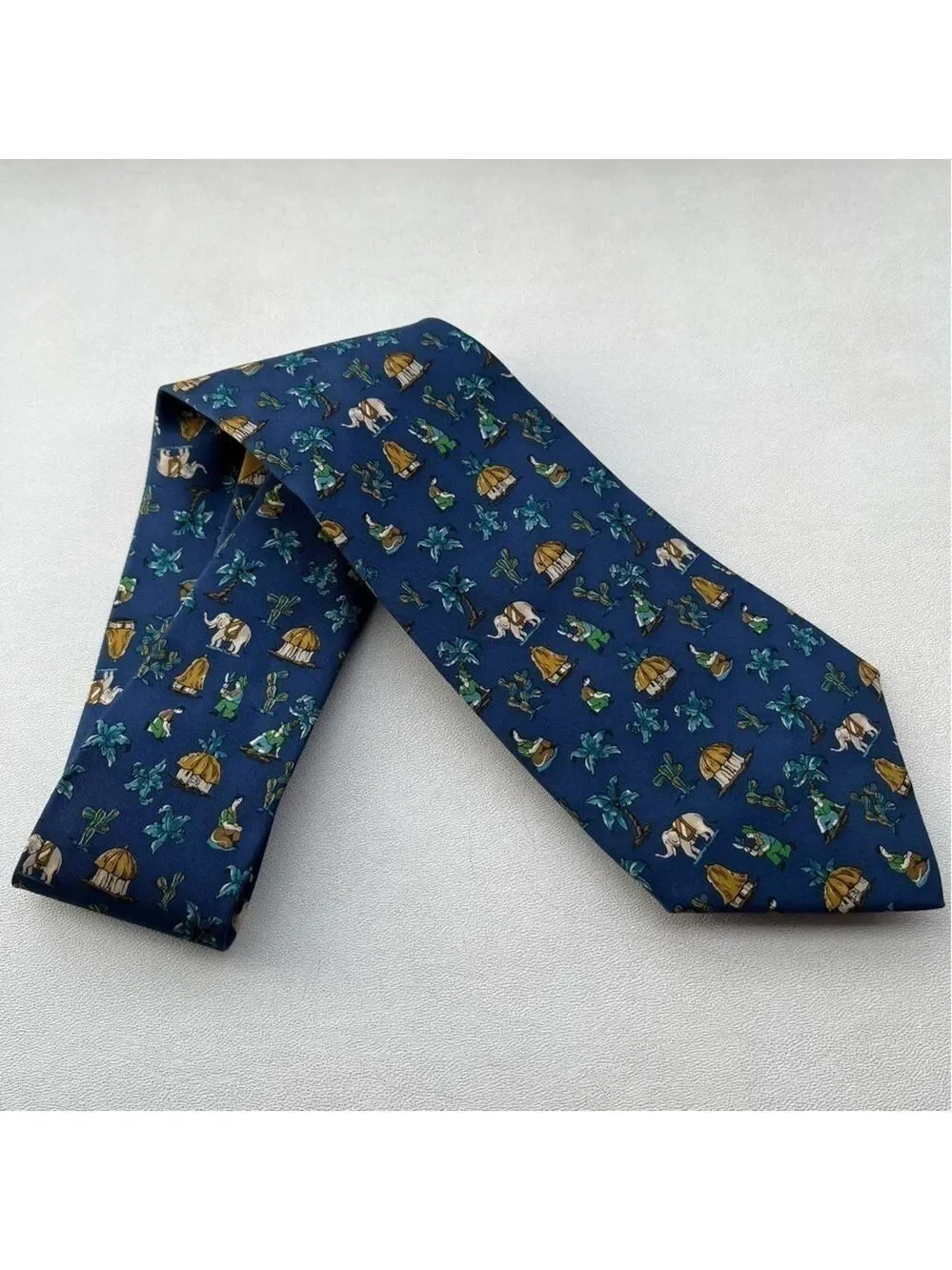 SALVATORE FERRAGAMO Mens Elephant Palm Tree Hut Print Navy Blue Silk Tie